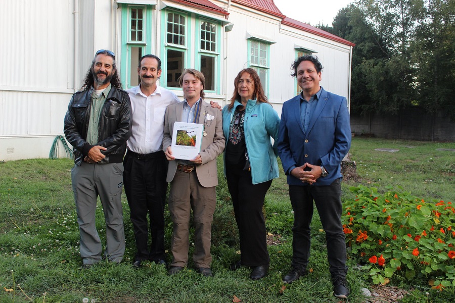 Lanzan libro que rescata la flora original del Archipiélago de Juan Fernández