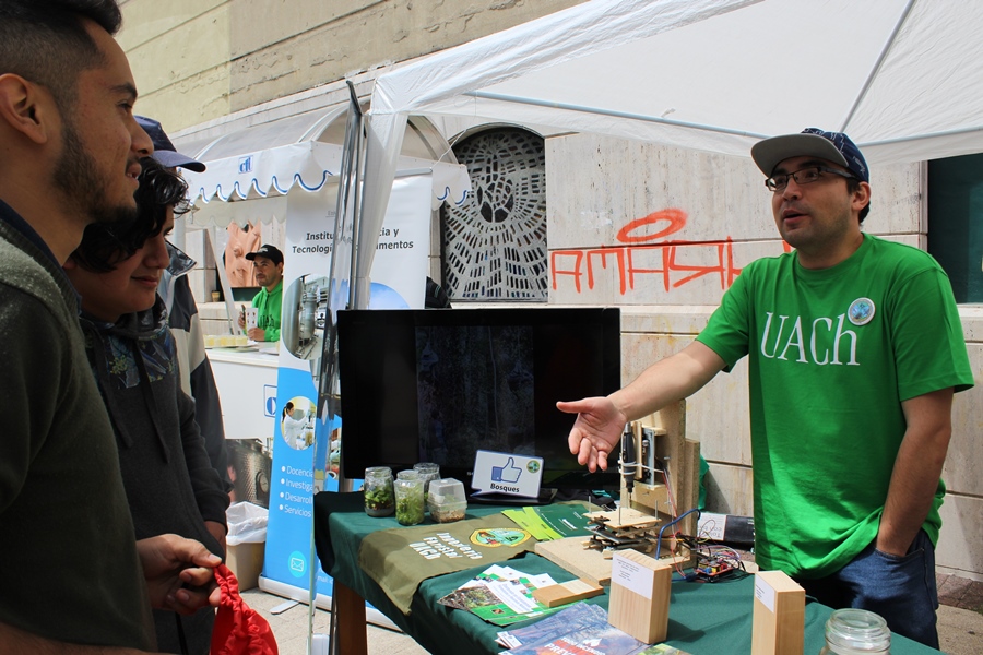 UACh  se acerca a la comunidad valdiviana a través de Feria Silvoagropecuaria