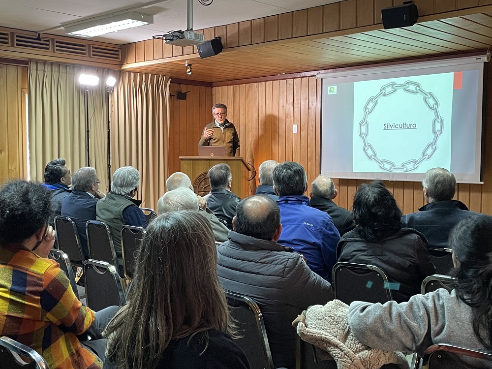 En la UACh realizan diagnóstico sobre silvicultura, industria, mercado y sociedad