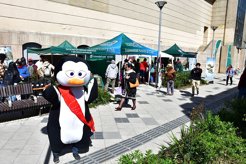 Paseo Libertad de Valdivia se llenó de ciencia y educación en Feria Silvoagropecuaria