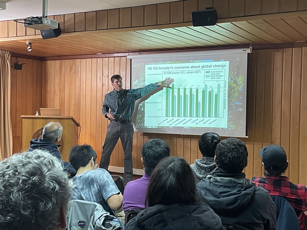 Destacado experto en silvicultura ecológica presentó experiencia de Estados Unidos en el contexto del cambio climático