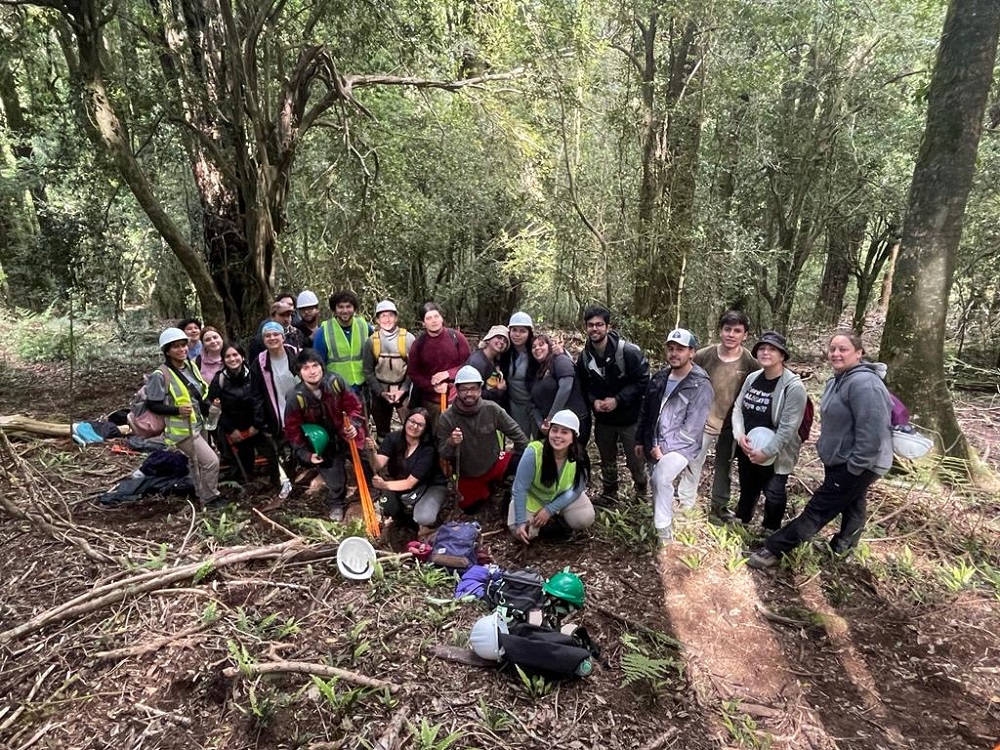 Aprender en el bosque: estudiantes de la UACh viven experiencia única en San Pablo de Tregua y Las Palmas