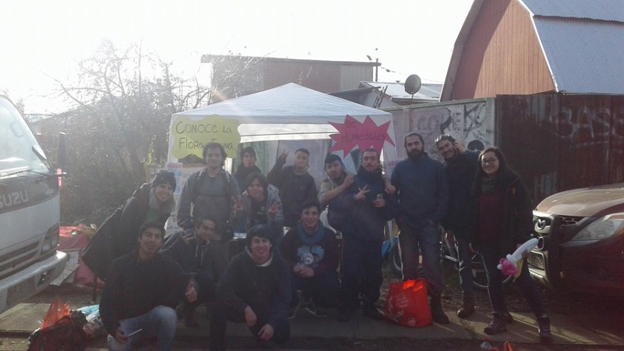 Estudiantes de Ingeniería en Conservación de Recursos Naturales comprometidos con la protección del Humedal Cau Cau
