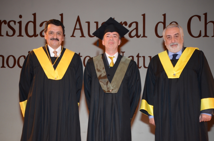 Dr. Alfredo Aguilera es promovido a Profesor Titular