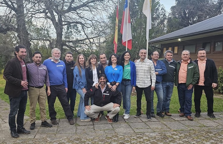 Diversas generaciones de Ingenieros Forestales de la UACh se reencontraron en Valdivia