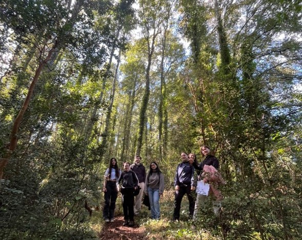 Planificación Territorial en terreno: estudiantes de Ingeniería Forestal realizan diagnóstico para ordenamiento de un predio