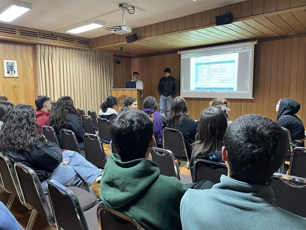 Estudiantes del área forestal, conservación y maderera del país se reúnen en la UACh
