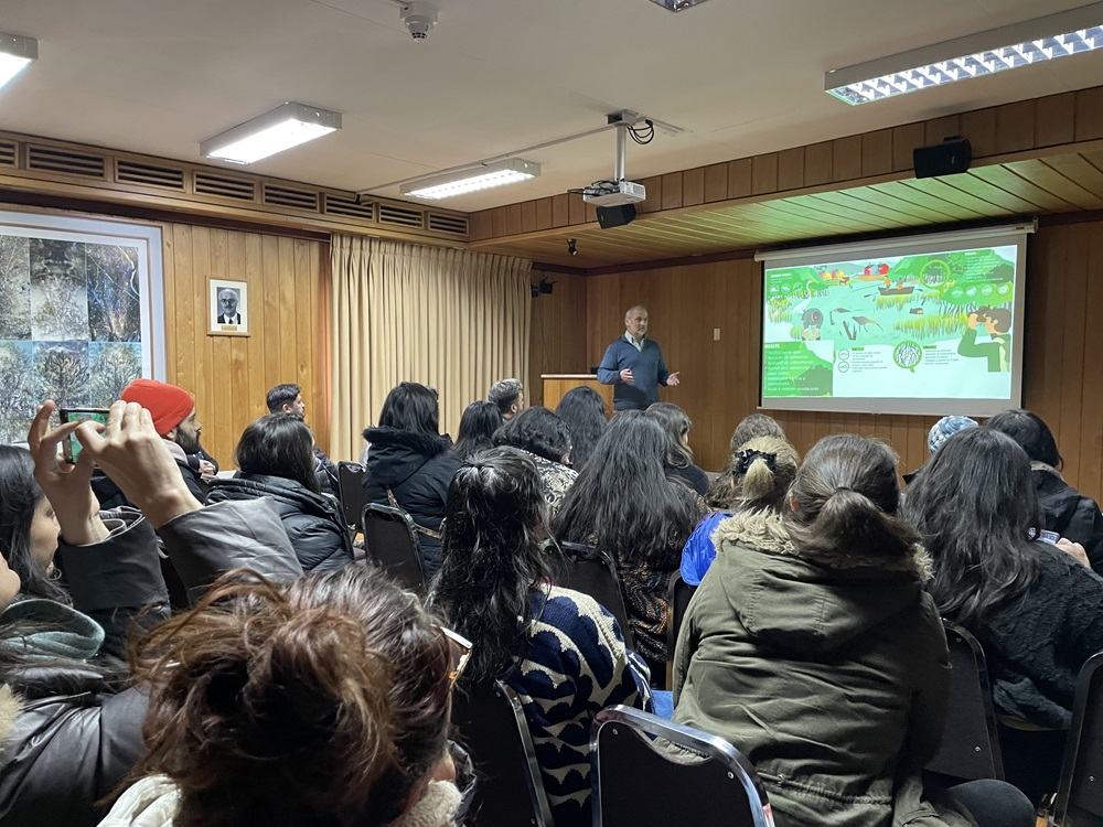 Académico presenta charla en el Día Internacional de la Fascinación por las Plantas