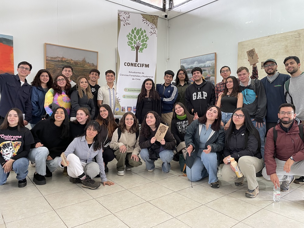Estudiantes conocen y discuten sobre el manejo del bosque en la Plenaria Presencial de CONECIFM 2024