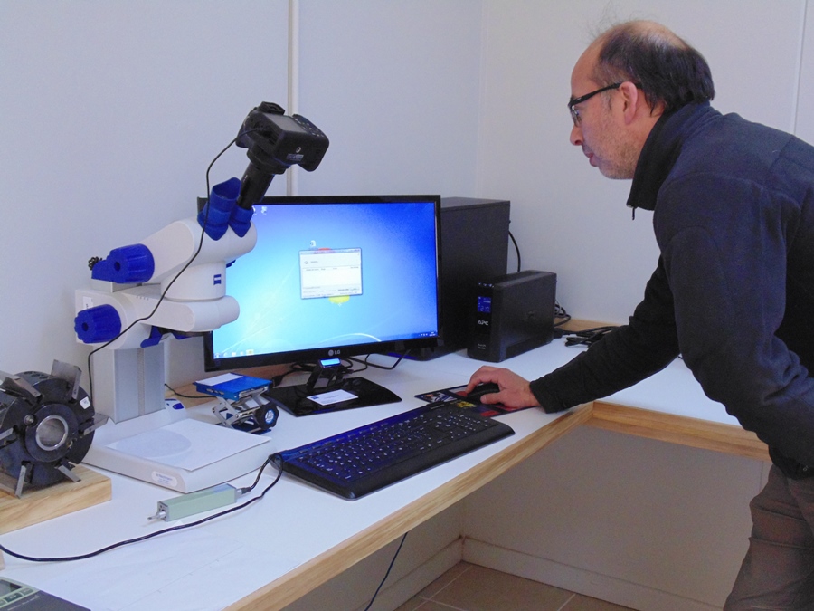 Académico de la Facultad de Ciencias Forestales y Recursos Naturales se adjudica proyecto en  III Concurso de Equipamiento Científico Mediano FONDEQUIP de CONICYT