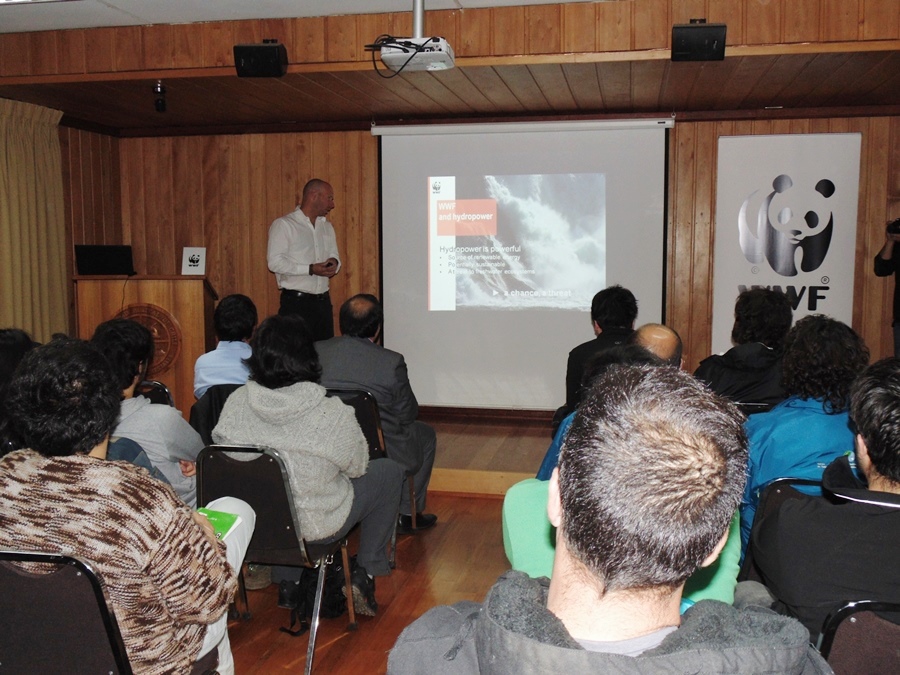 Experto de WWF Suiza dictó charla sobre hidroelectricidad sustentable