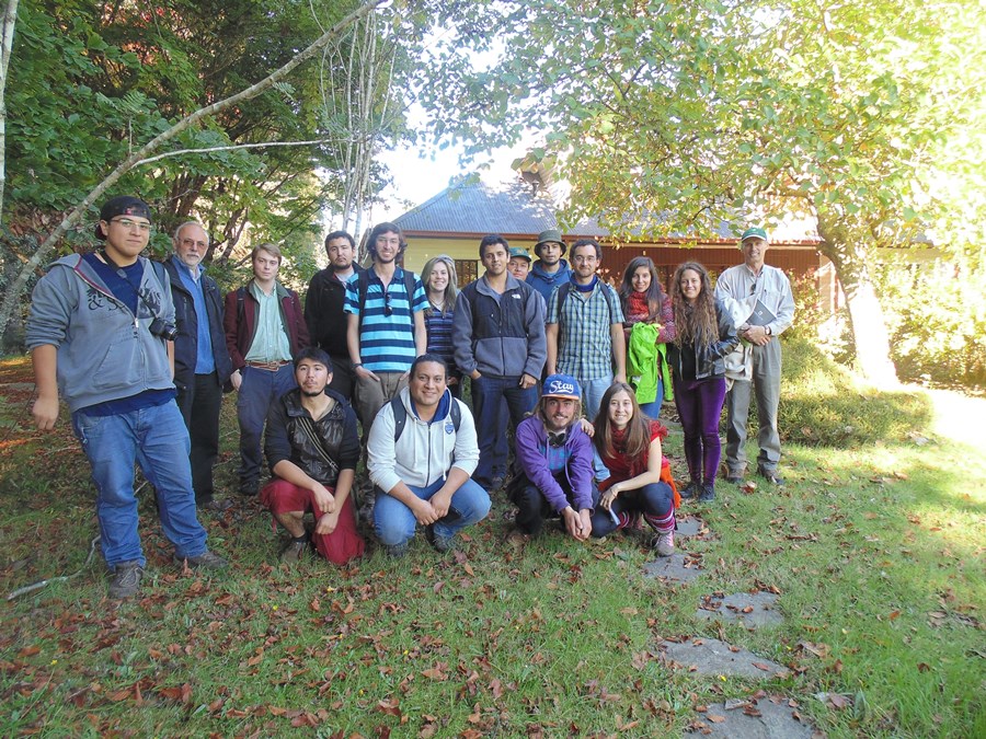 Estudiantes conocen nueva tecnología de propagación de plantas