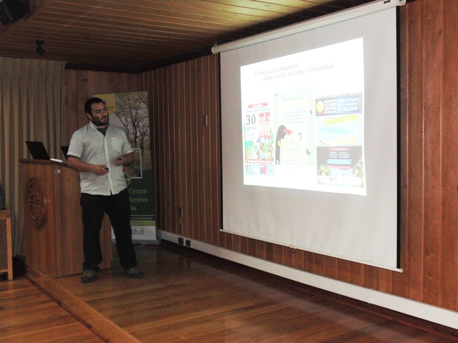 Estudiantes de la UACh discuten sobre realidad de los humedales urbanos de Valdivia