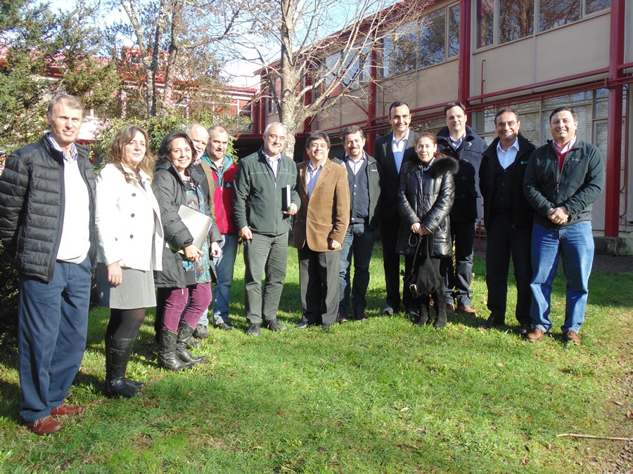 Universidad Austral de Chile y Forestal Arauco firman convenio para restaurar y poner en valor el bosque nativo en la Región de los Ríos