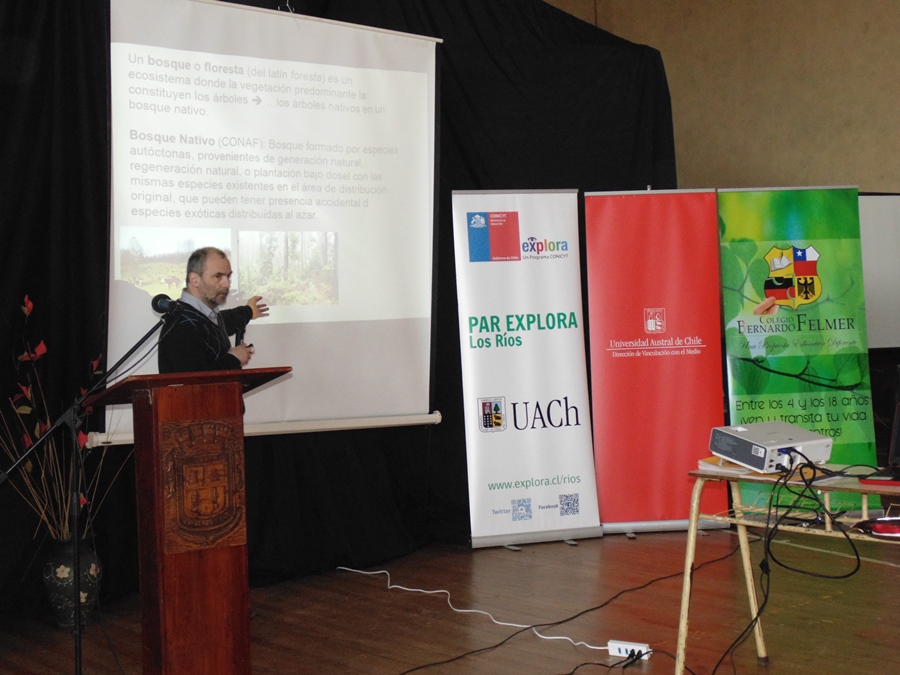 Sobre contribución de bosques y plantaciones de especies nativas para desarrollo local y regional habló académico en lanzamiento de III Feria Escolar de Ciencia y Tecnología
