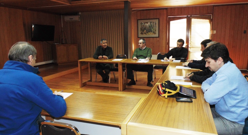 CONAF y UACh discuten sobre “Nueva Ley de Fomento y Regulación de Plantaciones”