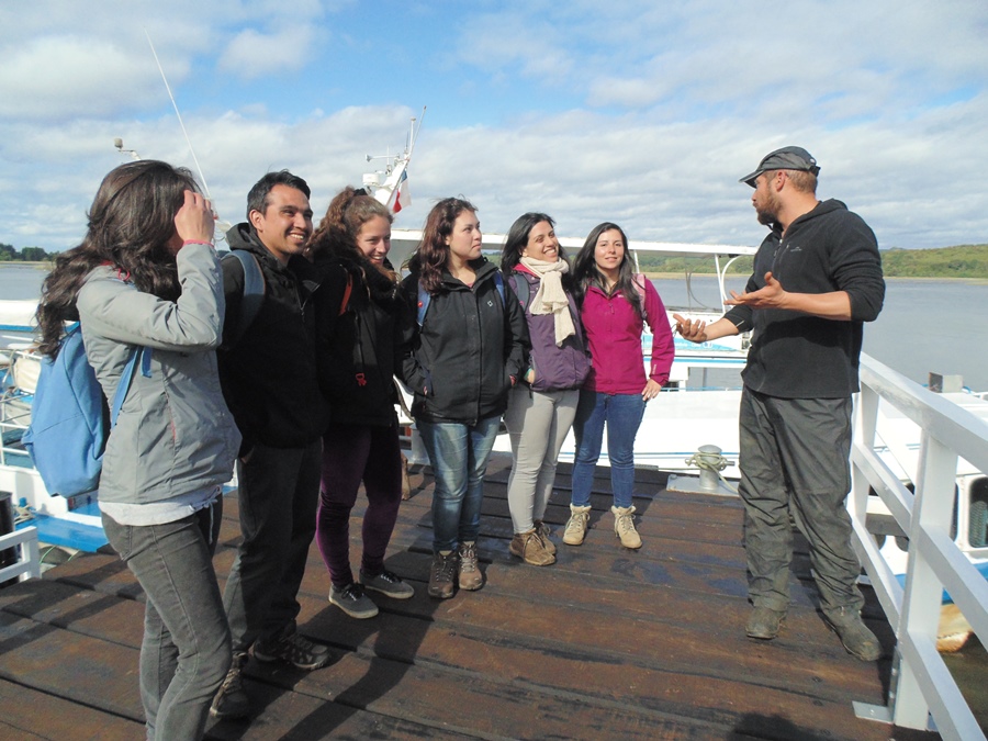 Estudiantes analizan estrategias para enfrentar futura escasez de agua en Punucapa