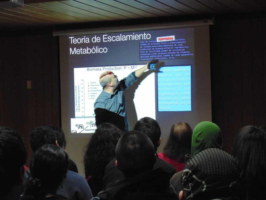 Charla analizó ciudades como organismos