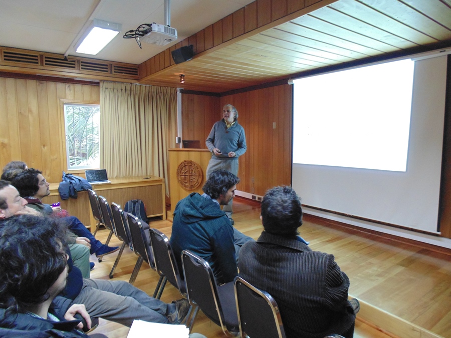 Charla en la UACh expuso sobre restauración para la recuperación de servicios ecosistémicos de los bosques nativos del centro sur de Chile