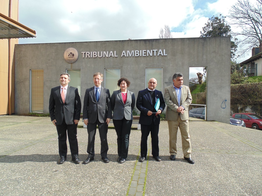 Facultad de Ciencias Forestales y Recursos Naturales estrecha lazos con el Tercer Tribunal Ambiental