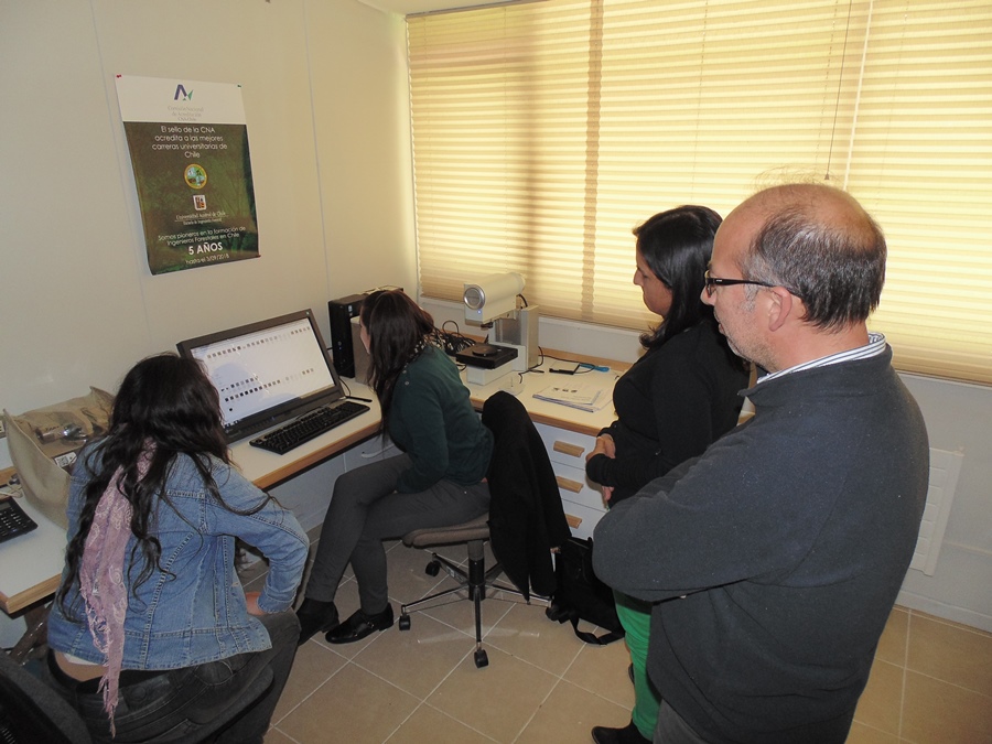 Académicos de la UACh ponen a prueba microscopio confocal láser 3D para materiales