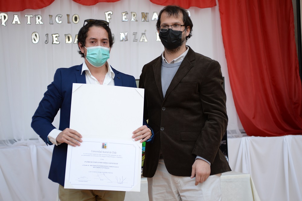 Realizan ceremonia de entrega de grado de doctor en forma póstuma