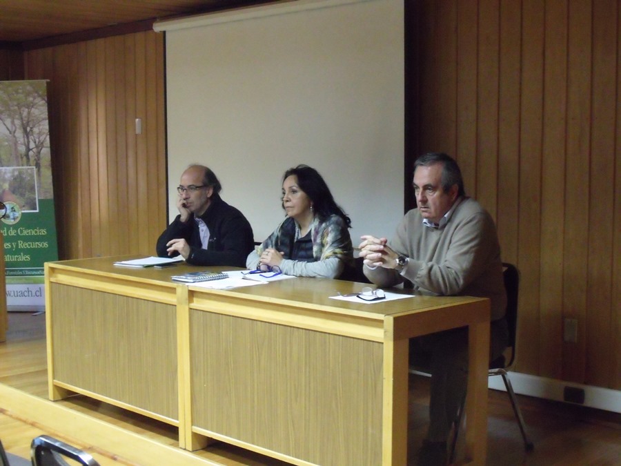 Candidatos a Decano realizaron presentación en Facultad de Ciencias Forestales y Recursos Naturales