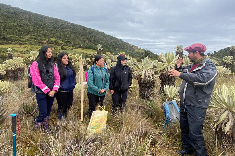 Ciencia y vinculación: académico UACh difunde estudios sobre suelos en ecosistemas frágiles en Colombia