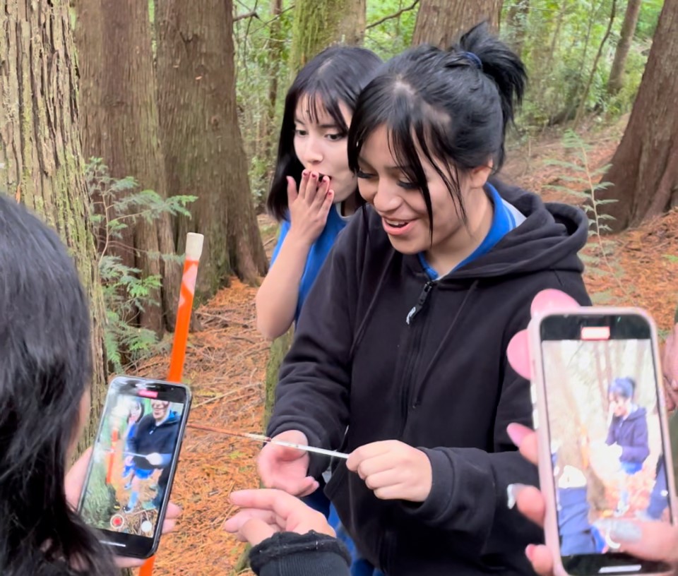 Instituto Príncipe de Asturias conoce oferta académica a través de visita al bosque