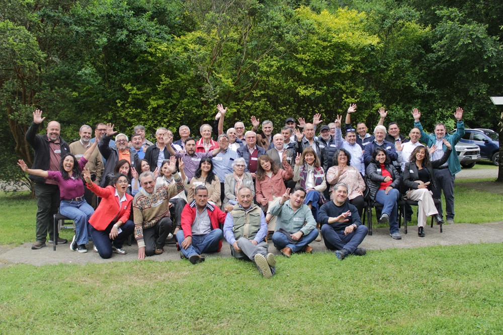 Alumni de Ingeniería Forestal se reencuentran en Valdivia