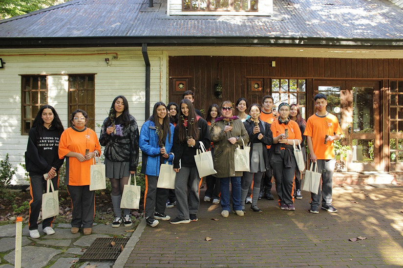Hampton College visita Centro de desarrollo genético y propagación de especies nativas