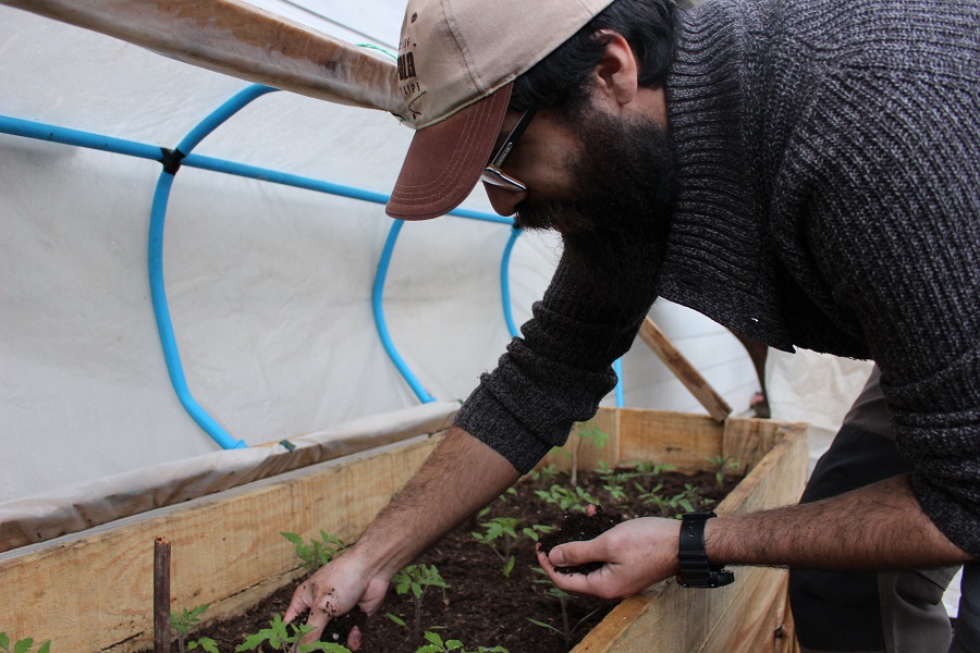 Estudiante presenta propuesta para mejorar sistema de compostaje de residuos de jardinería de los campus