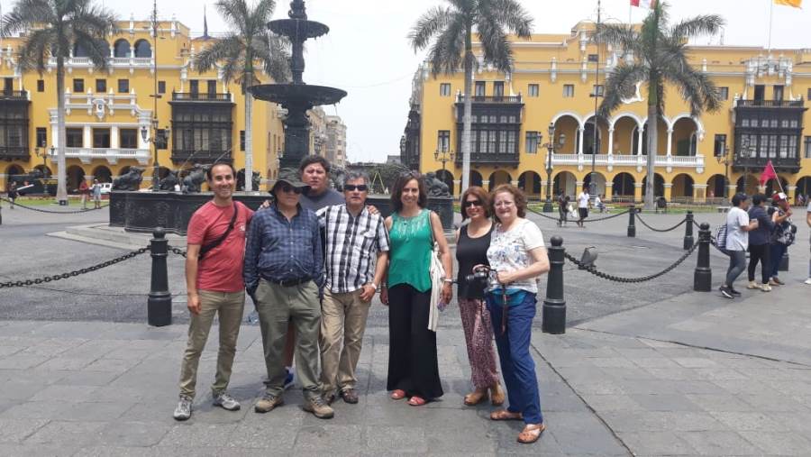Funcionarios administrativos finalizan año académico con paseo a Lima