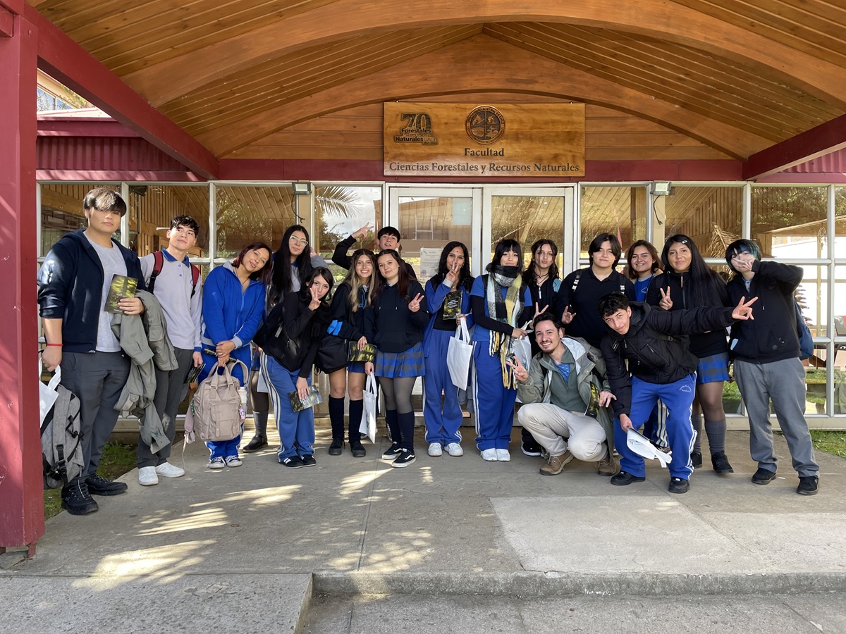 Instituto Príncipe de Asturias visitó la Facultad de Ciencias Forestales y Recursos Naturales