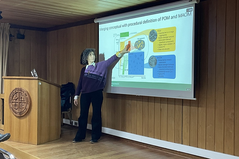 Con charla de experta en ecología de suelos dieron inicio al año académico de postgrado de la Facultad de Ciencias Forestales y Recursos Naturales