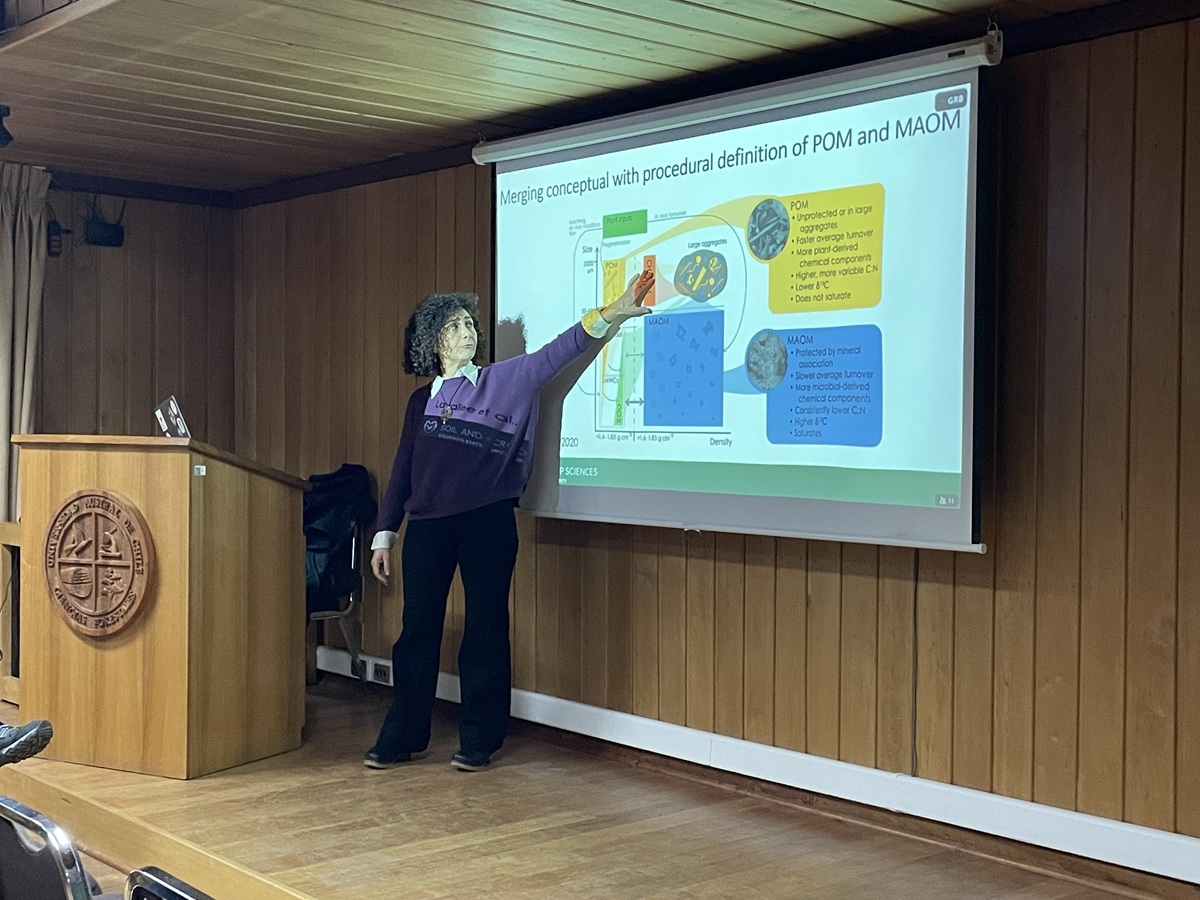 Con charla de experta en ecología de suelos dieron inicio al año académico de postgrado de la Facultad de Ciencias Forestales y Recursos Naturales