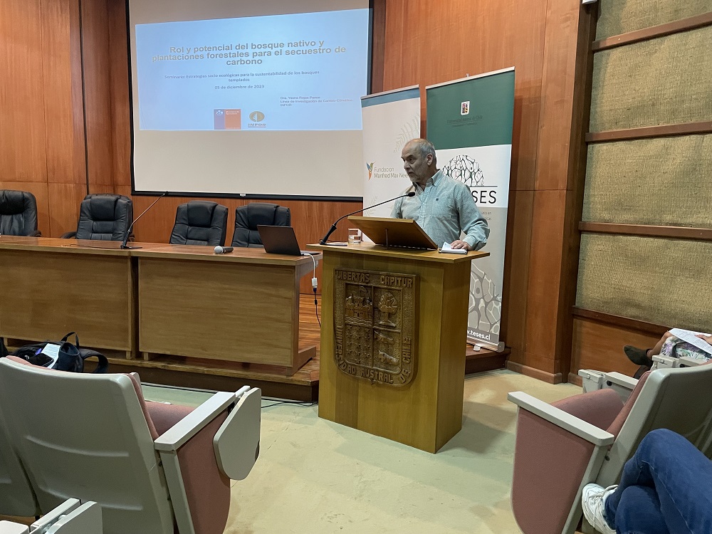 Tomadores de decisiones y académicos participación en seminario internacional sobre bosques templados y economía a escala humana