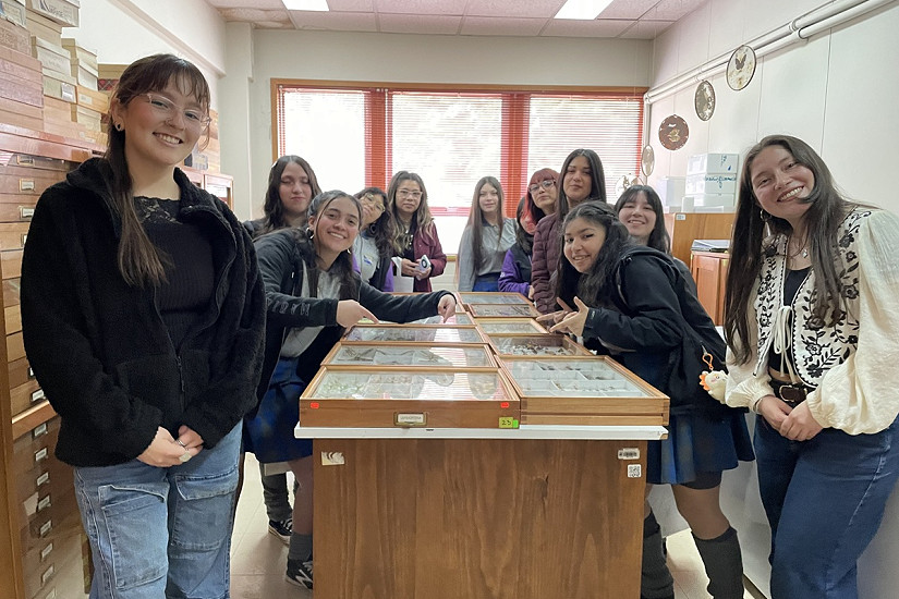 Colegio Helvecia conoce oferta académica de la Facultad de Ciencias Forestales y Recursos Naturales