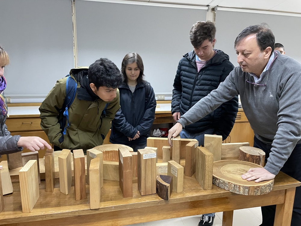 Hampton College conoce laboratorios del área forestal y de recursos naturales