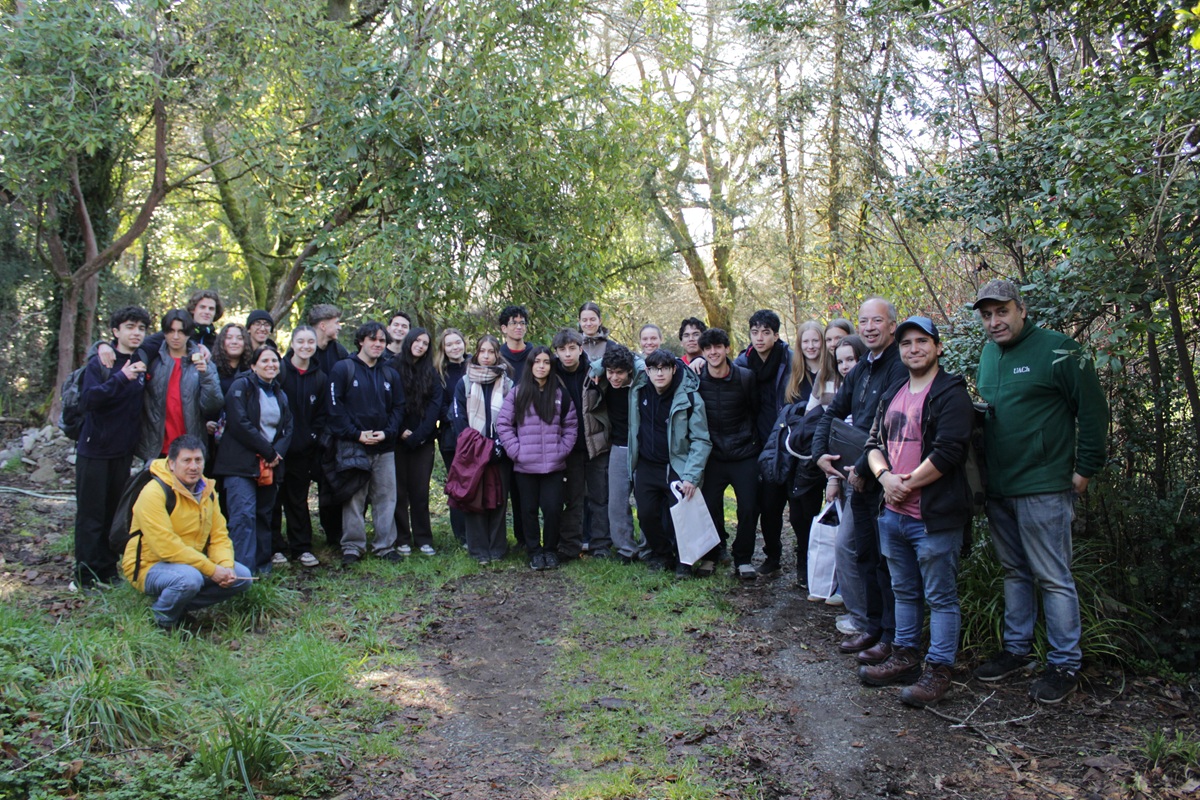Colegio Alemán de La Unión conoce el mundo del bosque y la madera en la UACh