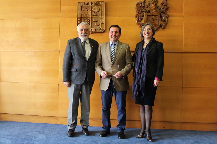 Académico realizará pasantía en Universidad de Santiago de Compostela, España
