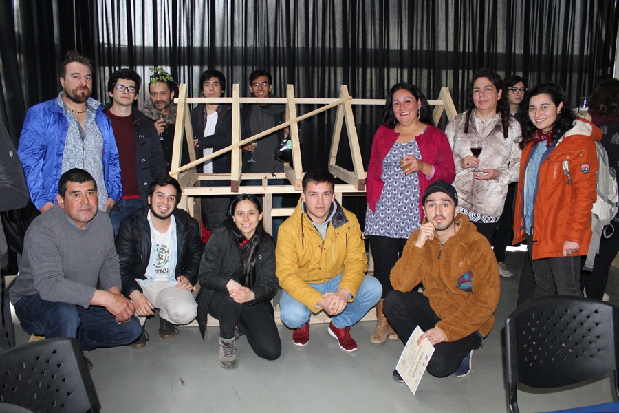 Comunidad valdiviana aprende técnicas de carpintería tradicional para resguardar el patrimonio