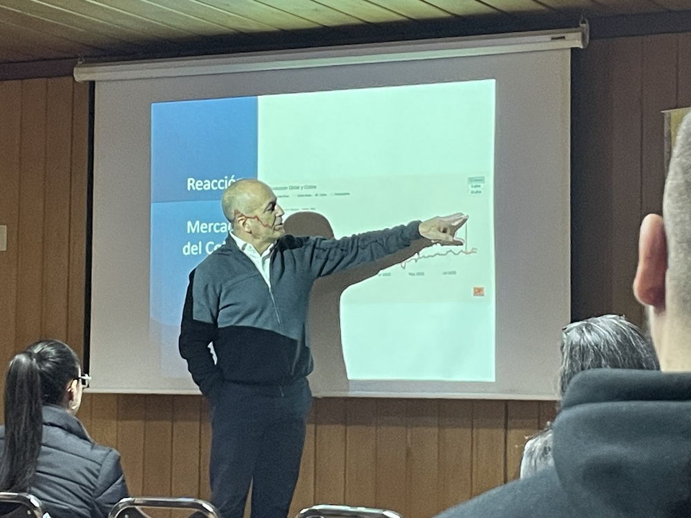 Ingeniero forestal expone sobre el crecimiento mundial y cómo afecta a los productos chilenos