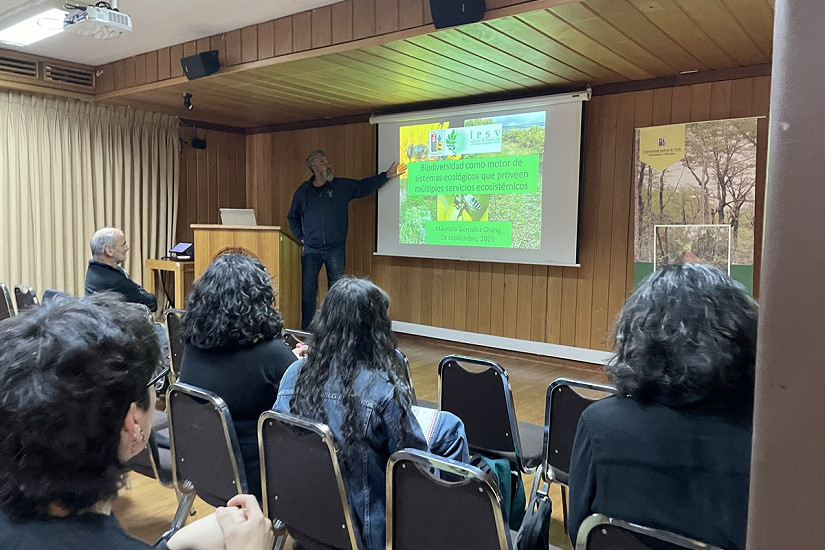 Charla abordó el tema de la biodiversidad y sus funciones ecológicas