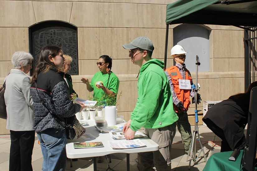 Feria Silvoagropecuaria se acerca a la comunidad valdiviana con muestra educativa