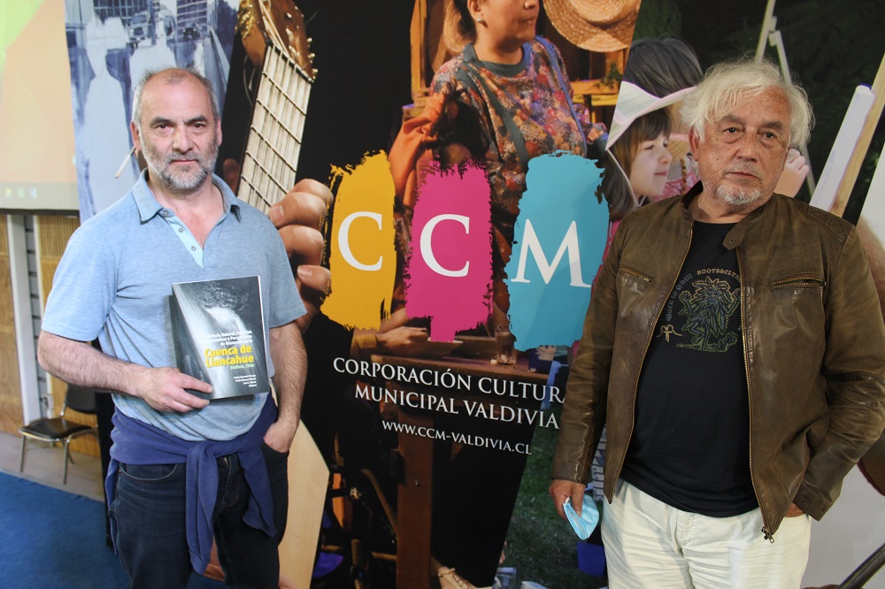 Presentación de libro destaca bosque antiguo y provisión de agua de cuenca de Llancahue para los valdivianos