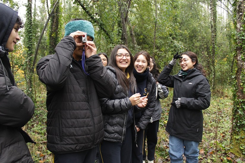 Colegios conocieron el bosque a través de diferentes disciplinas en la UACh