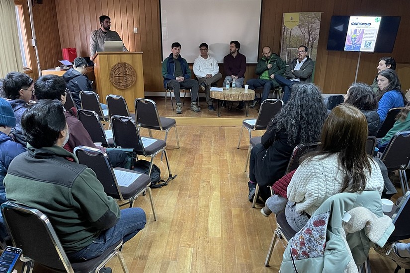 Estudiantes organizan conversatorio sobre incendios forestales