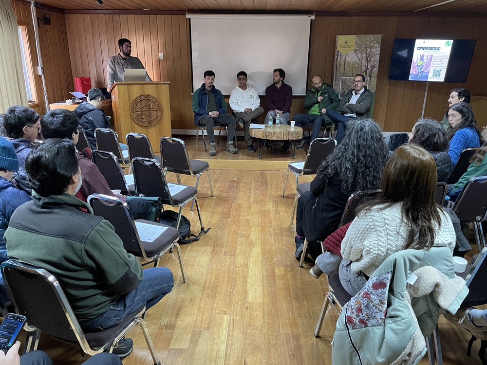 Estudiantes organizan conversatorio sobre incendios forestales