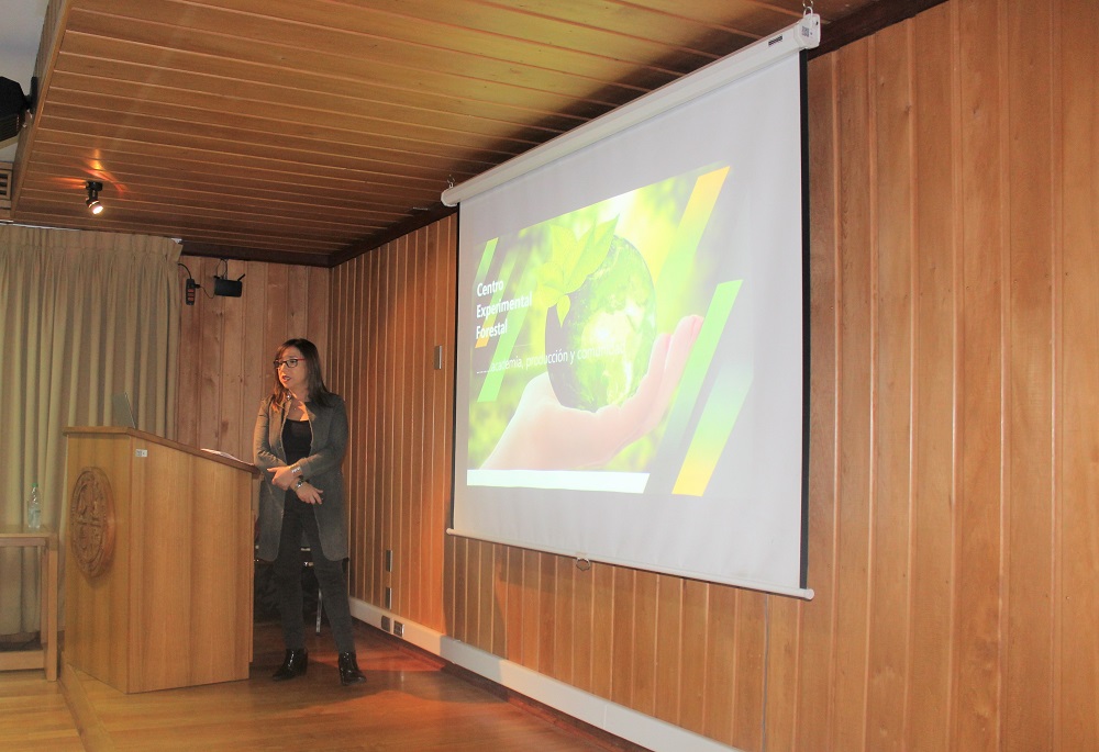 Aportes del Centro Experimental Forestal a la academia, producción y comunidad fueron destacados en ciclo de charlas